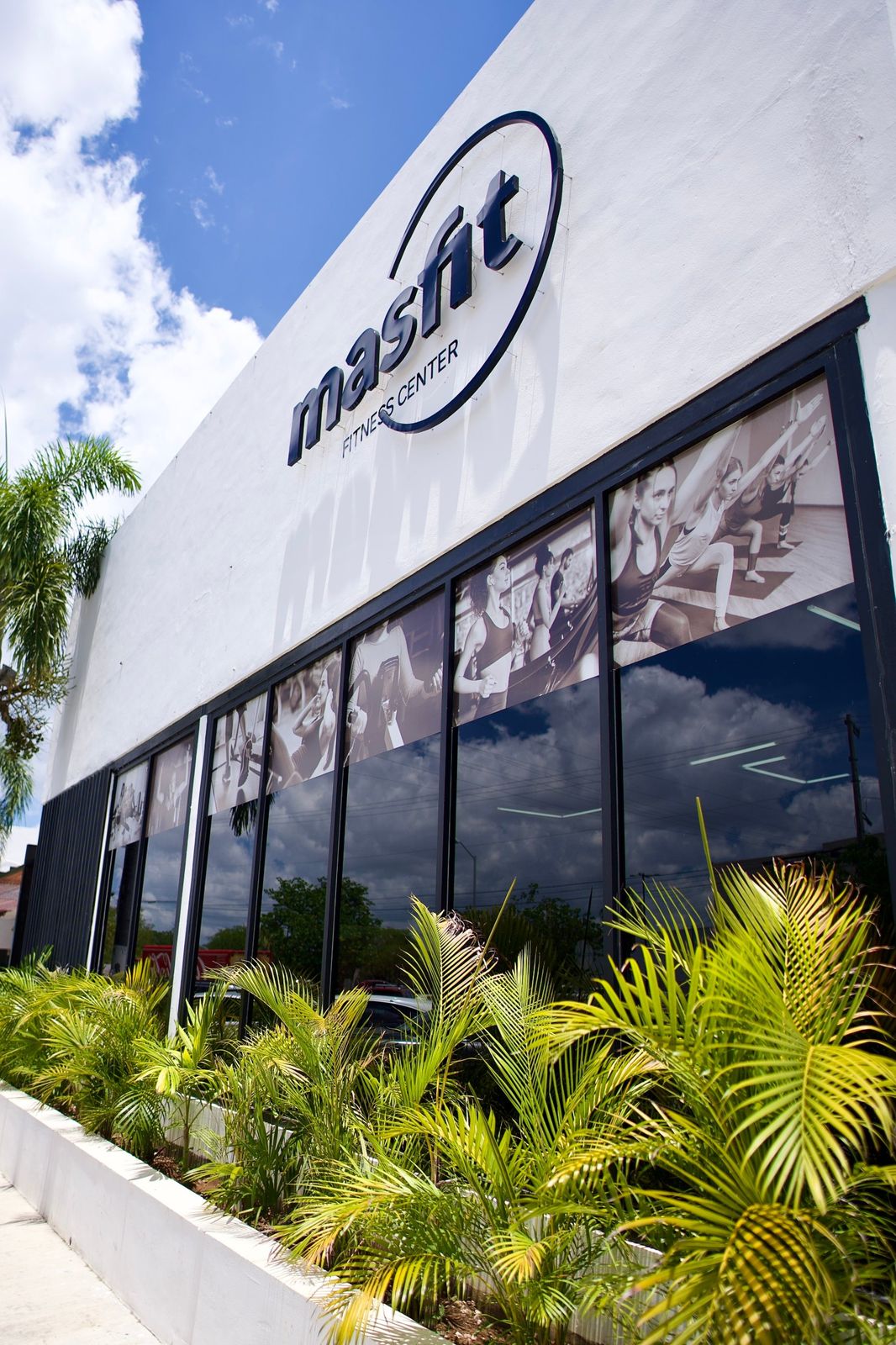 Fachada de Masfit Fitness Center en Mérida